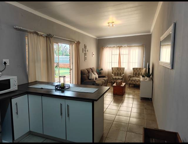 1 BEDROOM FLAT TO LET IN MOOINOOI